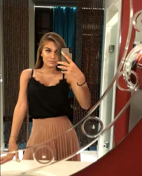 Ea este „bunăciunea” care i-a înmuiat genunchii lui Tavi Popescu, „perla” de 100 de milioane de euro a lui Gigi Becali. Imagini incendiare cu „bomba-sexy”