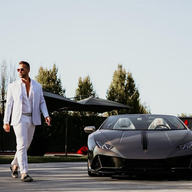 Tristan Tate are un adevărat "parc" auto