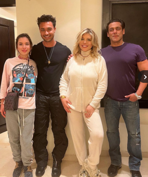 Loredana Groza alături de Elena, fiica ei și actorul Salman Khan/ sursă foto: Instagram