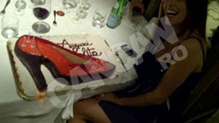 Petrecere discreta pentru Ioana Visan de ziua onomastica! "Romanca lui Berlusconi" a avut tort in forma de pantof