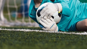 Fotbalist, SUSPENDAT 30 de ani pentru agresarea unui arbitru: „Să o ia razna în altă parte”