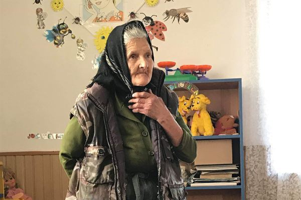 Sofia Chiţoran, bunica de 83 de ani angajată ca femeie de serviciu la grădiniţă, nu vrea să renunțe la slujbă