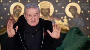 Scandal monstru cu Gigi Becali, în altarul bisericii! Un călugăr l-a înfruntat, după ce a avut o dorință nepotrivită