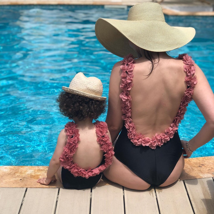 Cristina Șișcanu, criticată după ce a apărut în costume de baie sexy pe litoral. “Mai multă tonifiere nu ar strica”