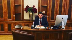 Victor Micula s-a logodit! Cât de frumoasă este viitoarea soţie a milionarului: "Felicitări şi casă de piatră!"