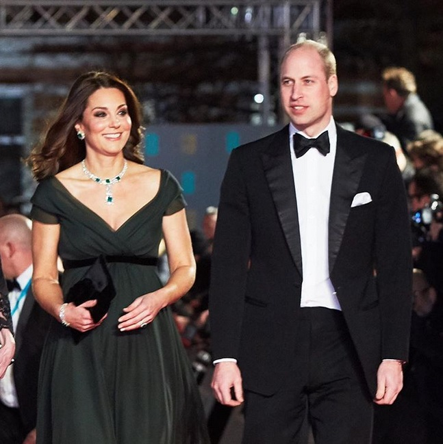 5 reguli ciudate pe care Kate Middleton trebuie să le urmeze când naște. Ducesa de Cambridge a încălcat deja una dintre ele