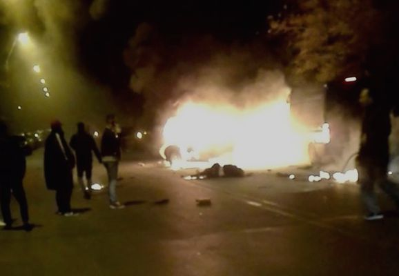 Mama femeii care a murit în accidentul din Bucureşti îşi urlă durerea, cu disperare, la locul tragediei: „Copilul meu. Este copilul meu!”