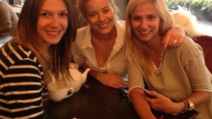 Un trio de care îţi era dor! Adela Popescu, Laura Cosoi şi Dana Rogoz s-au întâlnit după vacanţă! Care dintre ele e mai bronzată?