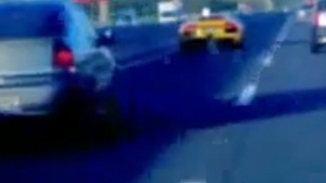 VIDEO Doi cocalari romani cu seria 5 se iau la intrecere cu un Lamborghini! "Ne-a facut varza taranusul!"
