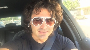 PEPE şi-a schimbat look-ul! Cum au reacţionat prietenii când au văzut că...