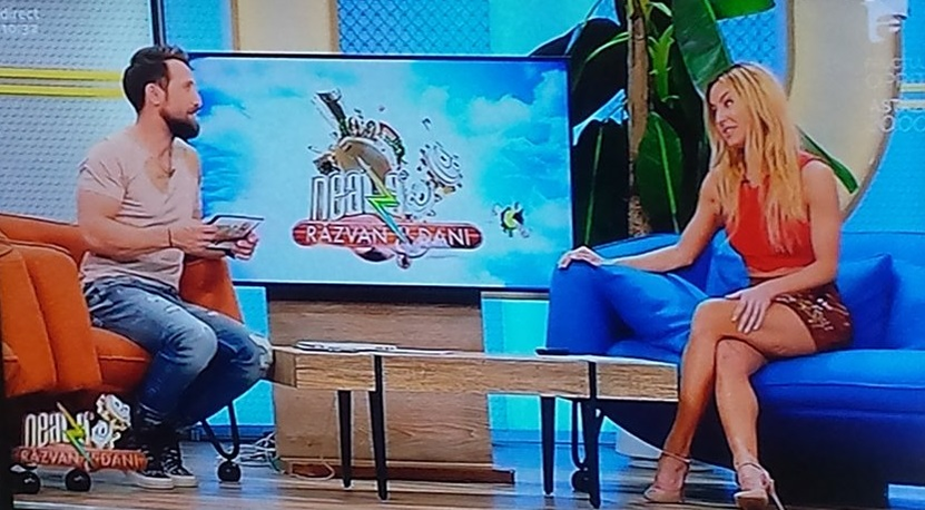 Flavia Mihășan, ”ciuruită” de celulită. A îmbrăcat o fustă prea scurtă și s-a văzut defectul