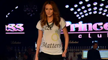 Fuck love, marimea conteaza sau Fashion is my drug - mesajele purtate de manechine pe scena!