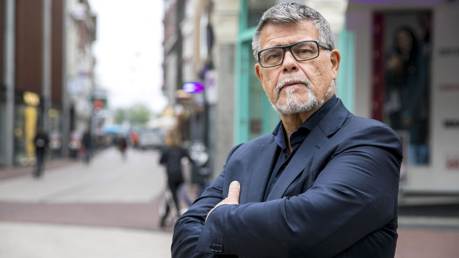 Are 69 de ani, dar cere în instanţă să fie recunoscut legal cu 20 de ani mai tânăr