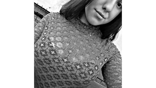 O fată de 15 ani din Slatina s-a sinucis după ce a aflat că i s-a făcut un cont fals de Facebook. Ce a găsit pe acea pagină despre ea întrece orice imaginație