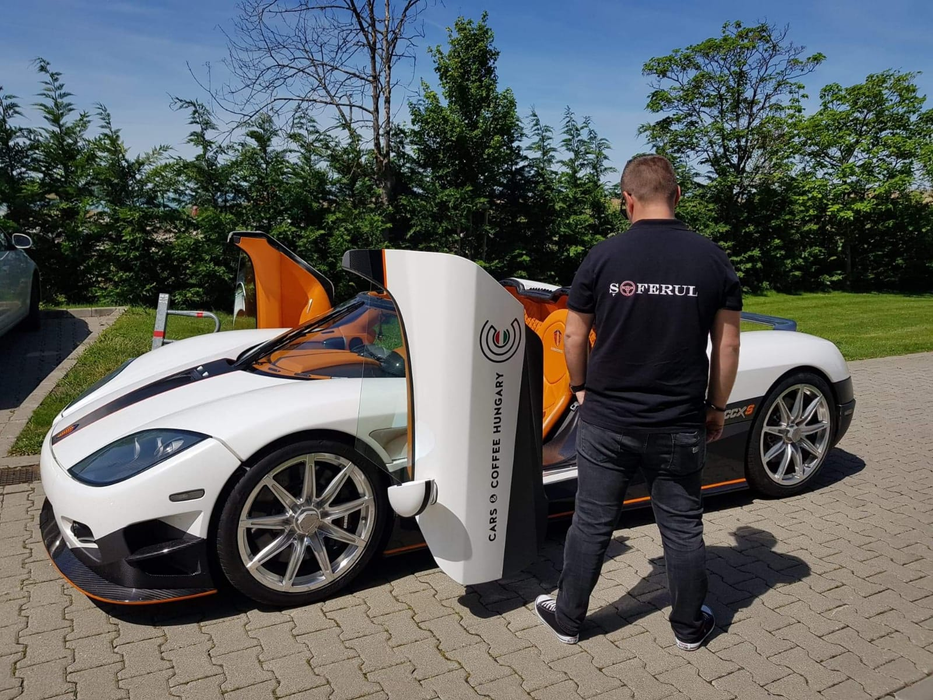 El e primul român care conduce bolidul Koenigsegg CCXS, mașină unicat de 1,2 milioane de euro