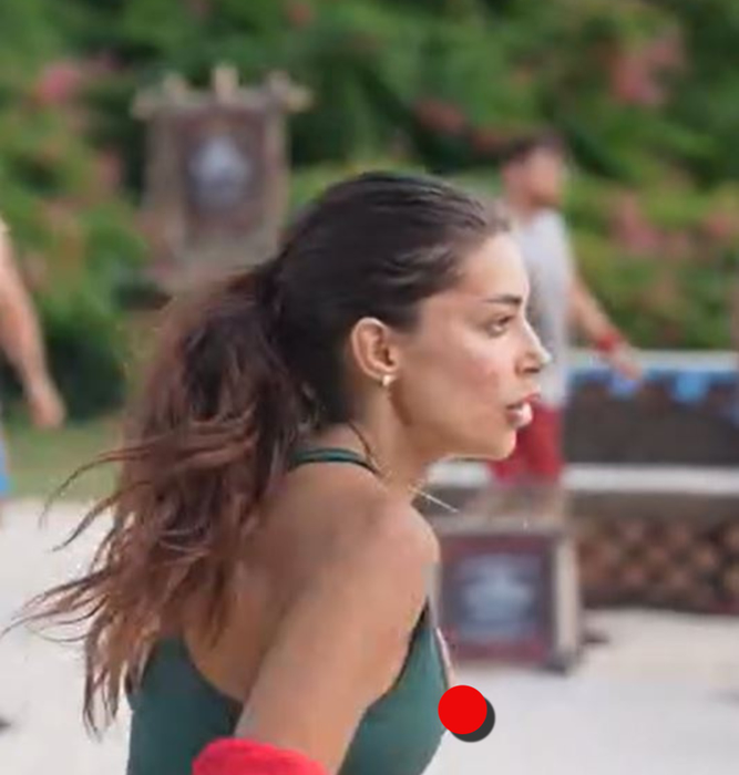 Elena Ionescu, moment ruşinos la Survivor! Sânul i-a ieşit din sutien, iar Pro TV a difuzat, din greşeală, imaginile. FOTO