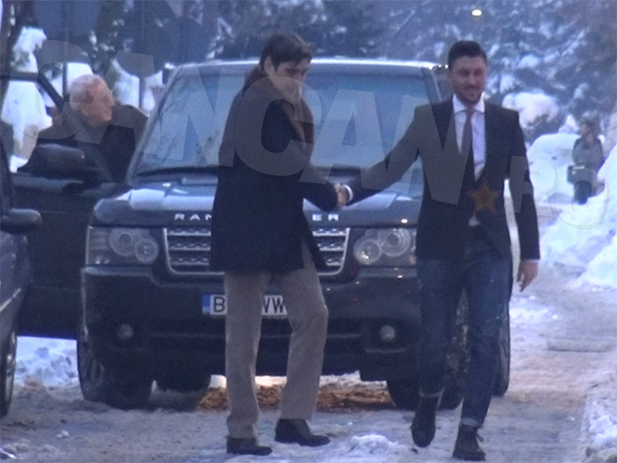 IMAGINILE CARE VOR DA FOC FOTBALULUI DIN ROMÂNIA! CANCAN.ro a filmat o ÎNTÂLNIRE SECRETĂ la o zi după ce Piţurcă a anunţat că susţine Armata în războiul cu Becali. Şi-au făcut planul ca să-i ia Steaua lui Gigi?!