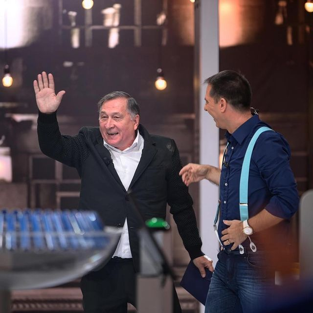 Dan Negru: "România e una dintre puținele țări din lume și europene care face asta. Nu se întâmplă asta în America. Am vorbit despre asta cu niște producători chiar din Italia și mi-au spus «Dacă americanii ar fi descoperit că funcționează online-ul cu TV-ul, de mult Jimmy Fallon era out și îl înlocuiau cu un youtuber!»" (Foto: Instagram)