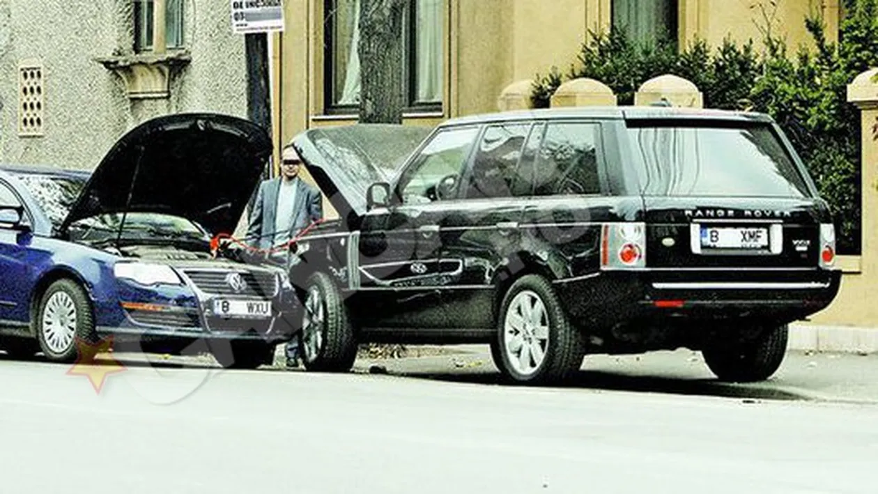 Doi barbati saritori au rezolvat problema fostei sotii a lui Ilie Dumitrescu: Au curentat-o pe Letitia in fata portii