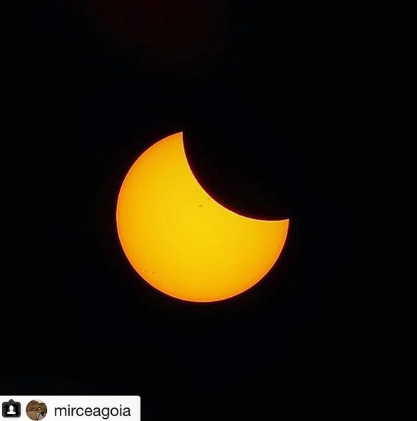 Eclipsă totală de Soare, imagini incredibile! Vedetele nu au ratat momentul rar