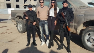 Iubita lui LUIS LAZARUS a concertat în Irak de 1 Decembrie. Jurnalistul a însoţit-o peste tot