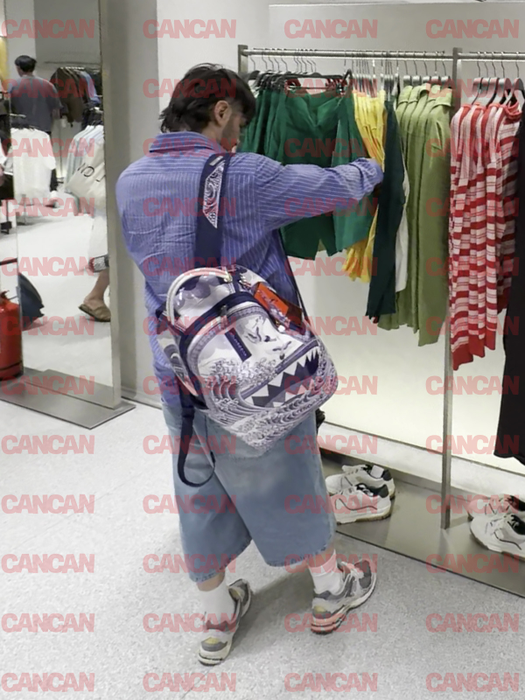 Bau! A ieșit Malone la shopping în mall!