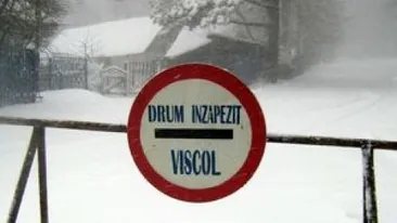 Şapte drumuri naţionale, blocate din cauza ninsorilor şi viscolului!