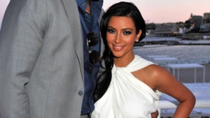 Au fost căsătoriţi doar 72 de zile, dar le-a luat aproape doi ani să divorţeze. Kim Kardashian este, in sfârşit, o femeie liberă