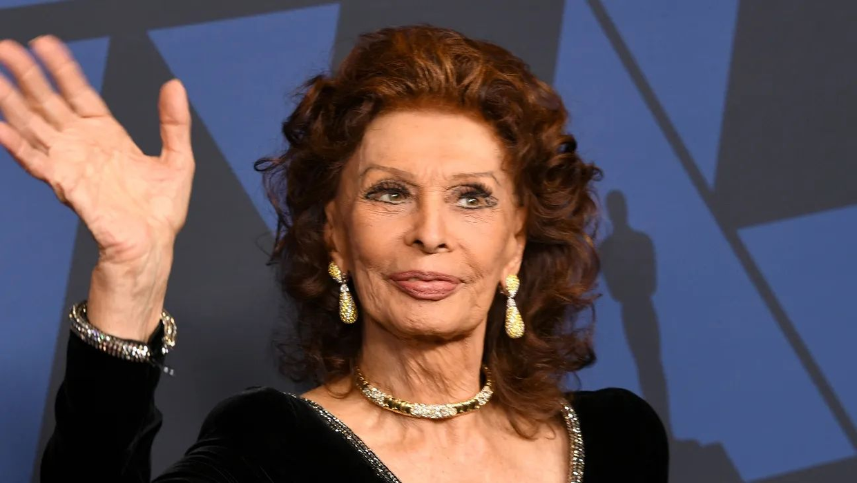 Ce trucuri banale folosește Sophia Loren pentru a-și menține frumușețea. La aproape 90 de ani, actrița a găsit elixirul tinereții