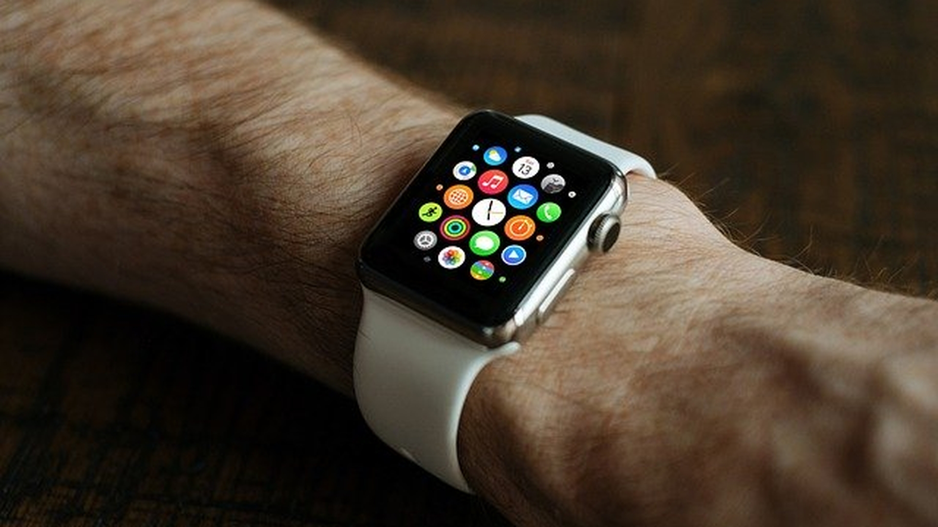 O femeie a aflat că a fost înșelată de iubitul ei datorită ceasului Apple Watch