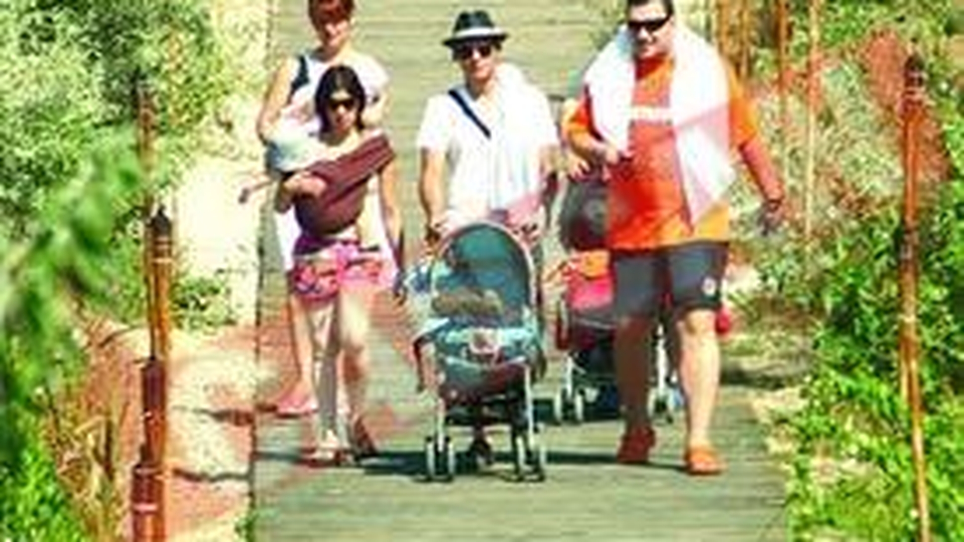 Si-a dus fiul pentru prima oara la mare!