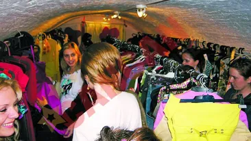 Te-ai plictisit de hainele tale? Ia-le pe-ale mele!