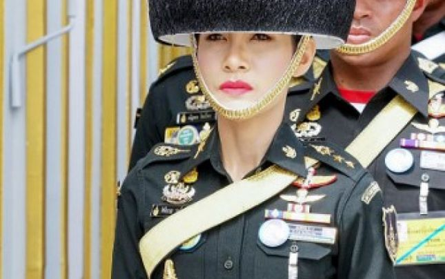 GALERIE FOTO. Imagini cu concubina oficială a regelui al Thailandei, Rama al X-lea