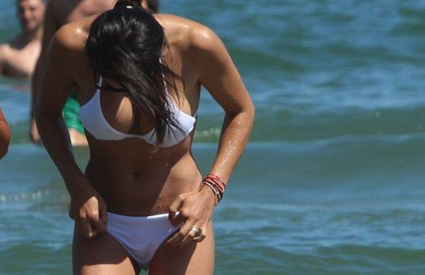 Raluca Pastramă face furori pe litoral cu formele ei! Sursă foto: click.ro