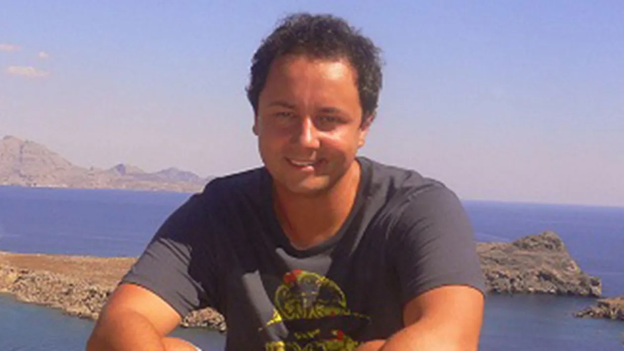 Cu el nu te-ai fi gandit vreodata ca e prieten Maruta! Iata cu cine apare in poza prezentatorul emisiunii Happy Hour