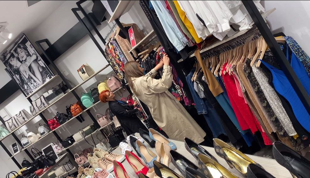 Lia Olguța Vasilescu a plecat la shopping, la un outlet din Capitală (Foto: CANCAN.RO)