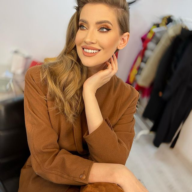 Una dintre persoanele publice cooptate în formatul de la Antene nu pare să fie chiar pe placul Iuliei Albu / Sursa Foto: Instagram.com