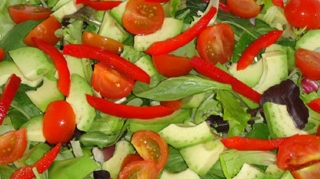 Ioana Maria Moldovan iti recomanda o salata de legume "usoara, satioasa si plina de vitamine"- Vezi aici reteta!