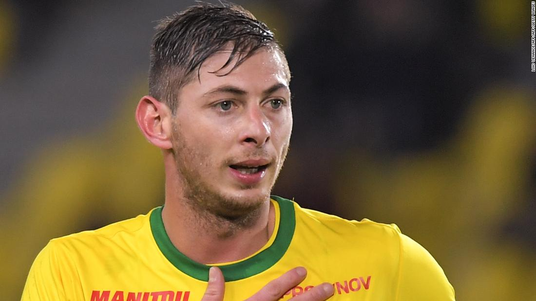 Au fost găsite bucăți din avionul dispărut în care se afla fotbalistul Emiliano Sala