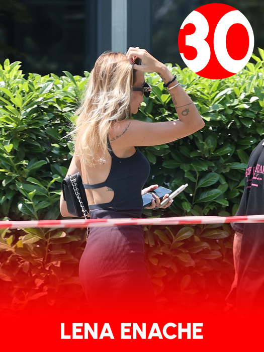 TOP 30 de vedete care-ţi taie respiraţia cu un simplu gest. Mădălina Ghenea, Bianca Drăguşanu sau Antonia şi-au făcut-o cu mâna lor