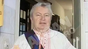 VIDEO Gheorghe Turda are un ritual ciudat inainte de aparitiile scenice! Se machiaza si se da cu ruj!