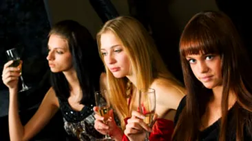 Patronii de carciumi angajeaza cliente false care sa atraga clientii