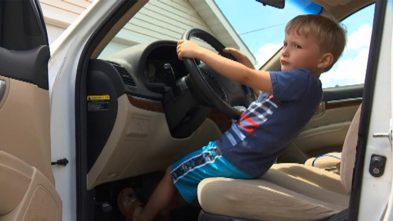 Un copil de 13 ani din Huși a furat mașina familiei și a demarat în mare viteză. Ireal unde a fost prins de polițiști