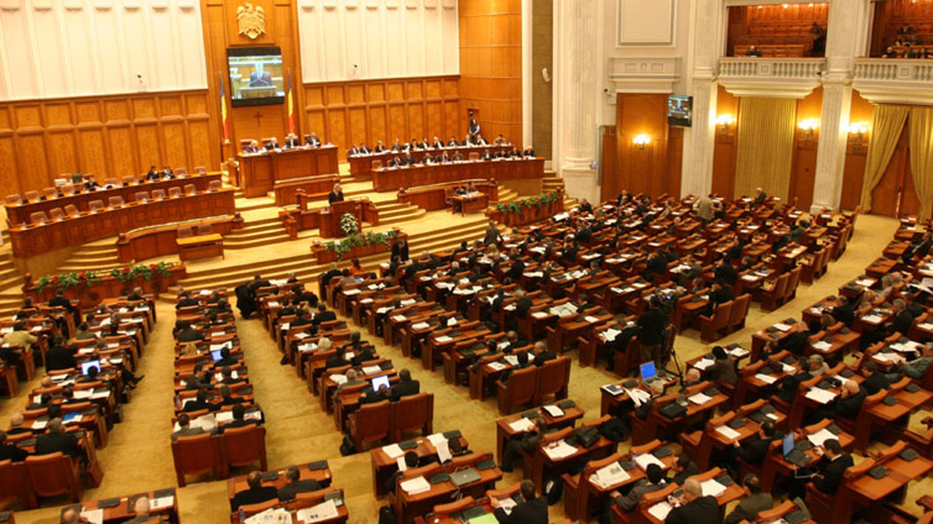 Parlamentarii si-au votat pensiile! Vezi cat bani si-au dat alesii si ce se va intampla in continuare