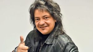 La un an dupa ce a fost operat de cancer, Leo Iorga a ajuns din nou pe masa de operatie! Ce se intampla acum cu artistul