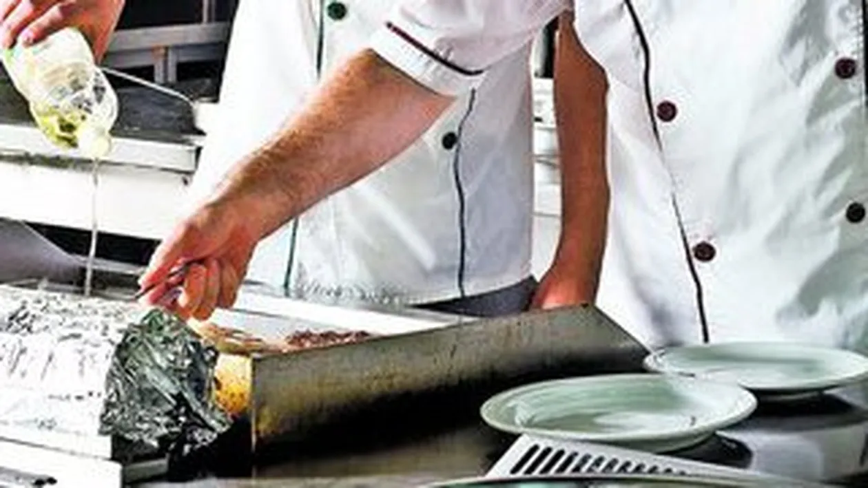 Strainii cauta bucatari, ospatari si maseuri. Uite ce salarii iti dau!