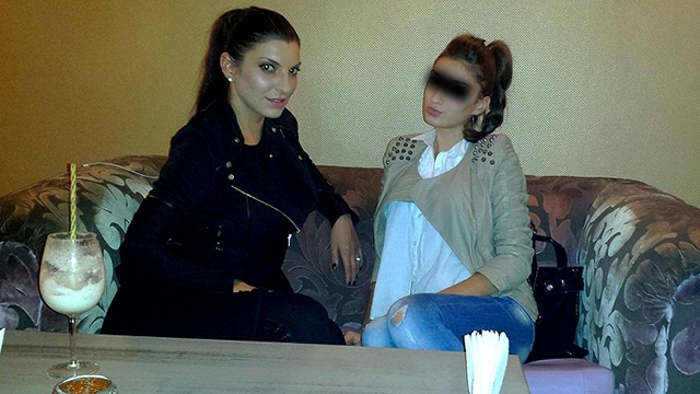 Ziua e eleva silitoare, noaptea pozeaza despuiata pentru barbati! Sora de 14 ani a Andreei Tonciu, DEZBRACATA pe Internet!