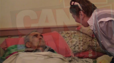 Ultimele imagini cu Iurie Darie in viata! Anca Pandrea l-a mangaiat ca pe un copil si si-a pus toata speranta in revenirea lui!