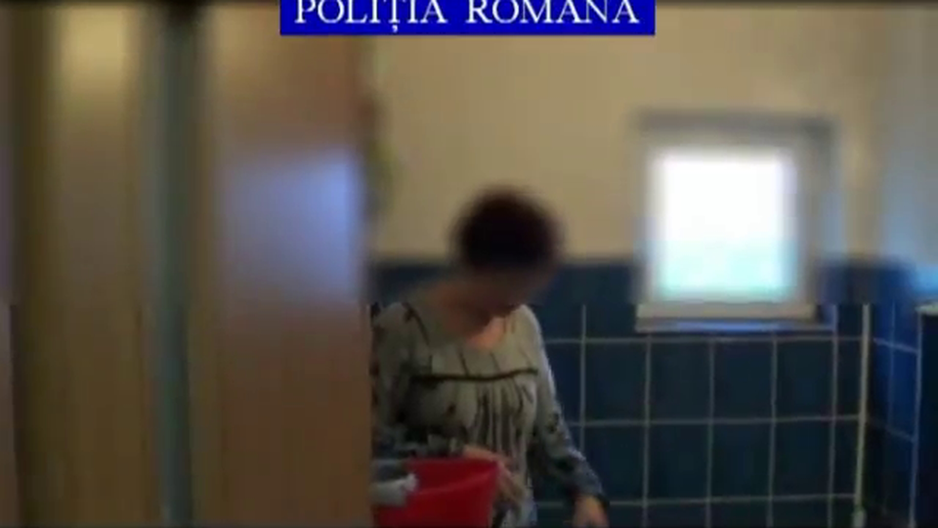 Stupefiant! Un bucurestean care avea laborator de droguri in baie a fost dat de gol de iubita nervoasa