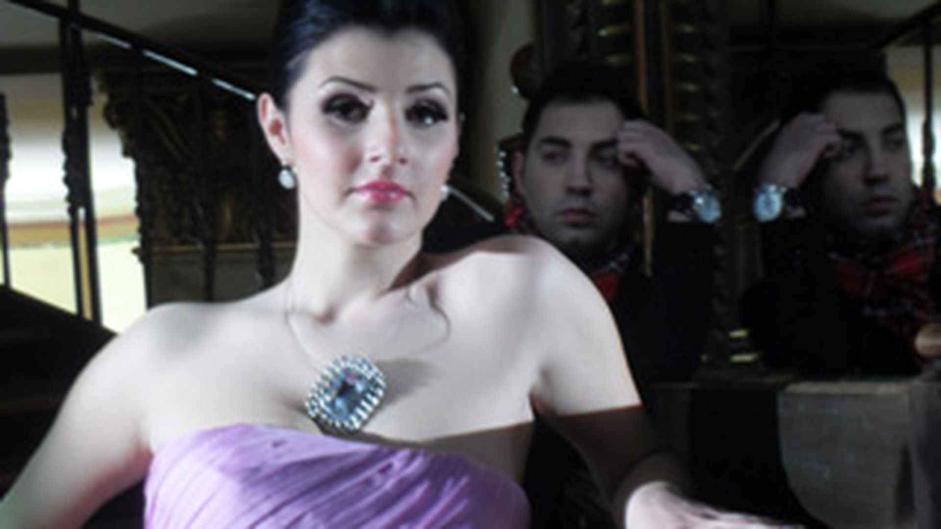 Trei hoti vor sa fure un diamant in cel mai nou videoclip al lui Dj Robert Georgescu & Lara!